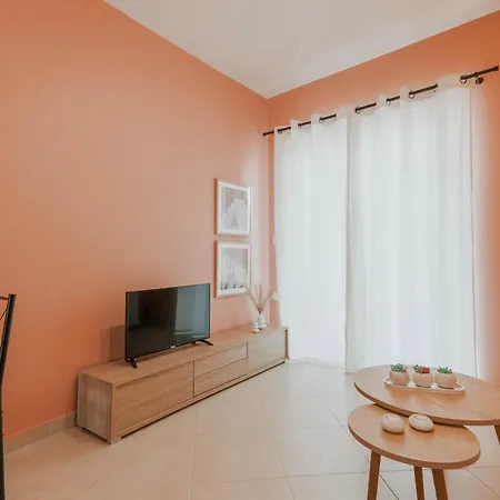 アパート Cozy Peach Nest トロン